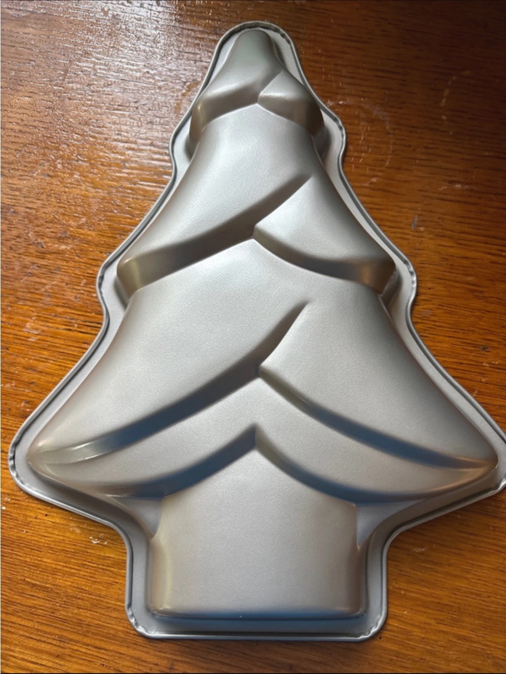Non-Stick Silver Christmas Tree Baking Pan - Picture 3 of 3